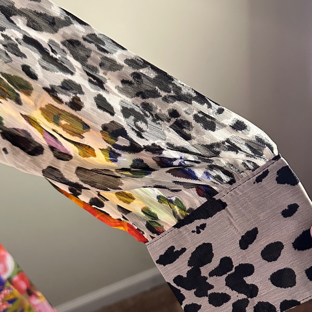 Chic Long Sleeve Leopard Print Maxi Dress with Vibrant Accents - Picture 5 of 16